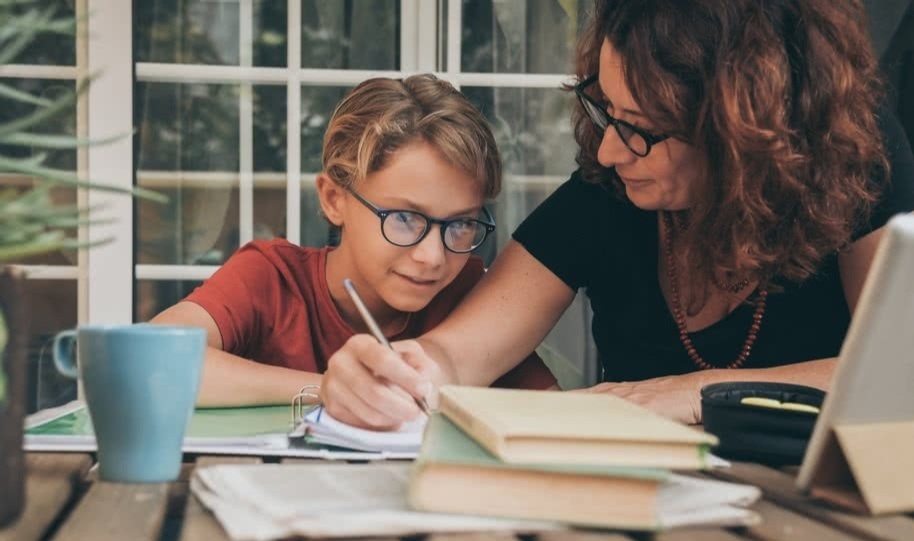 How to help kids achieve homework success image
